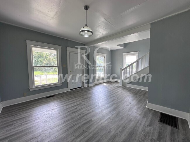 Building Photo - 92 Lake-