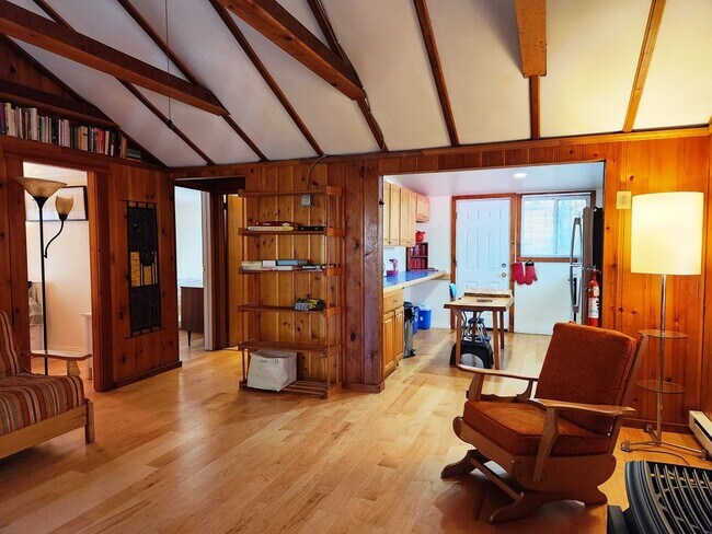 Building Photo - 116 Highland Ave