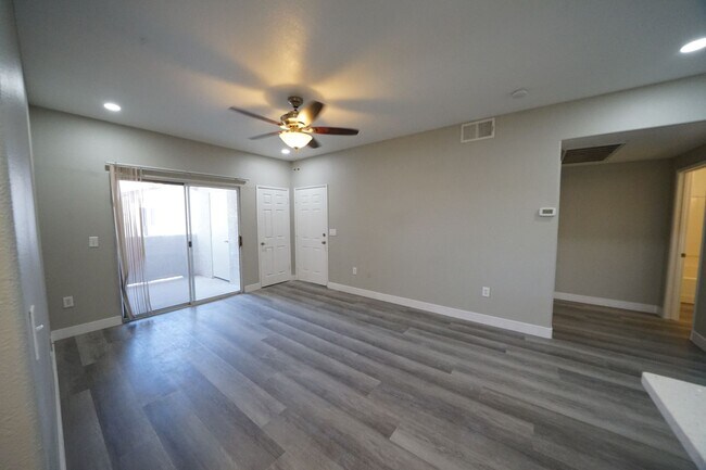 Building Photo - SHOWINGS AVAILABLE NOW