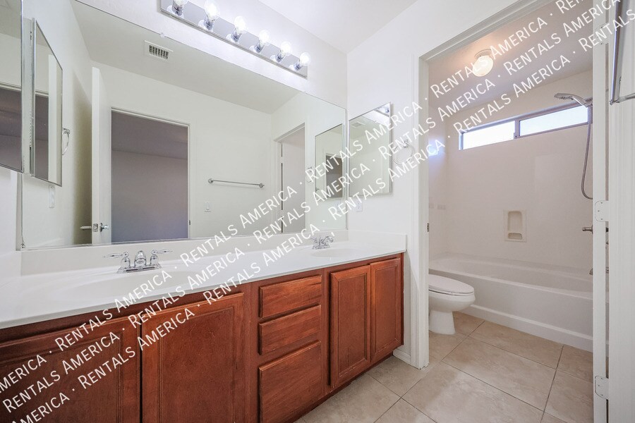 Building Photo - 17747 W Ventura St