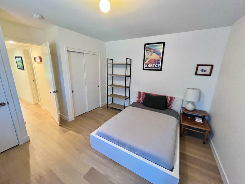 Building Photo - 55 Benthaven Pl