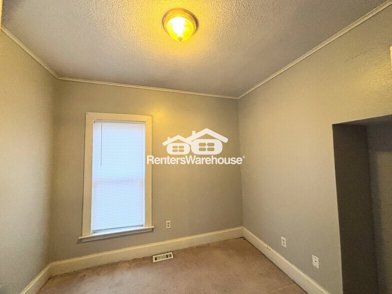 Building Photo - 409 2nd St