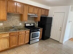 Building Photo - 84 Maverick St