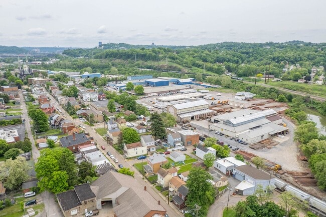 Building Photo - AVAILABLE JULY 1ST! Don't miss this RENOVATED 3-BEDROOM!!