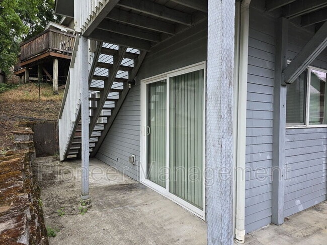 Building Photo - 1214 SE Overlook Ave