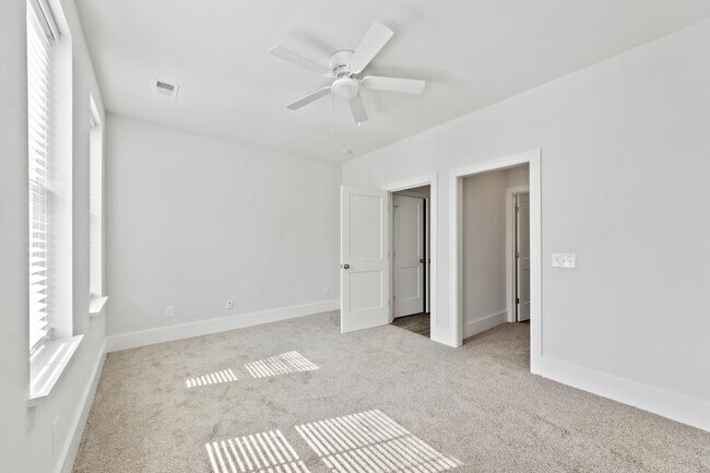 Building Photo - 503 N Walnut St