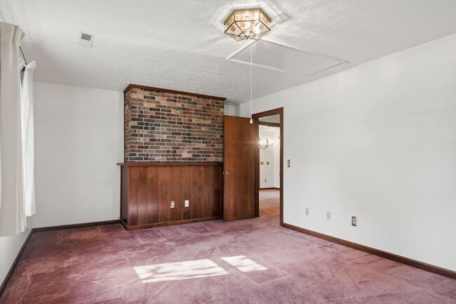 Building Photo - 1721 Plank Dr