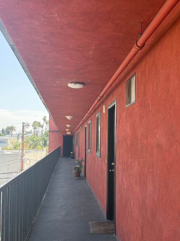 Building Photo - 1816 N Gramercy Pl