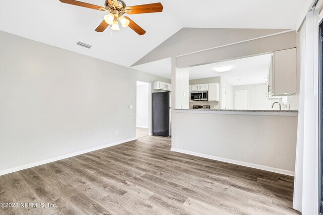 Building Photo - 8283 Country Creek Blvd