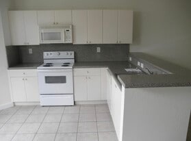 Building Photo - 2906 Shoma Dr