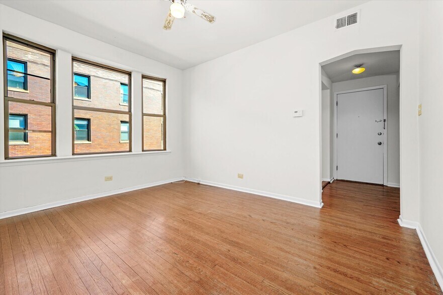 Building Photo - 2323 N Kedzie Blvd