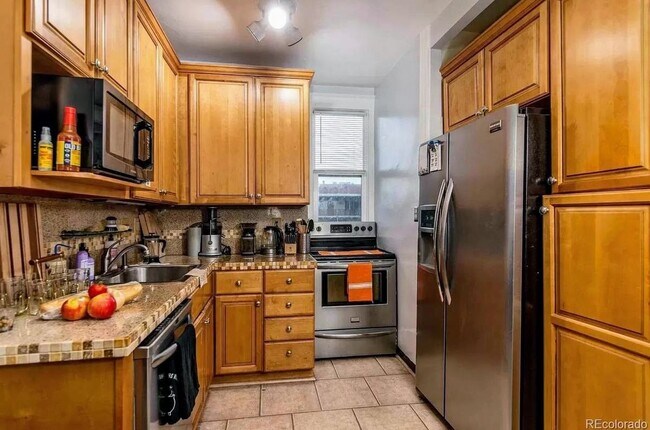 Building Photo - 228 N Pearl St