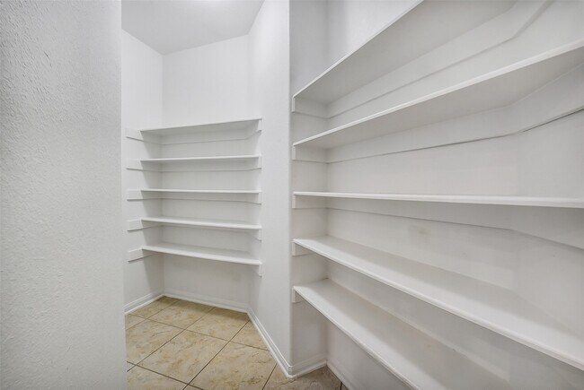 Building Photo - 7014 Spruce View Ct