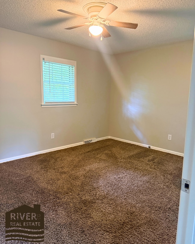 Building Photo - 2370 Roberts Ln