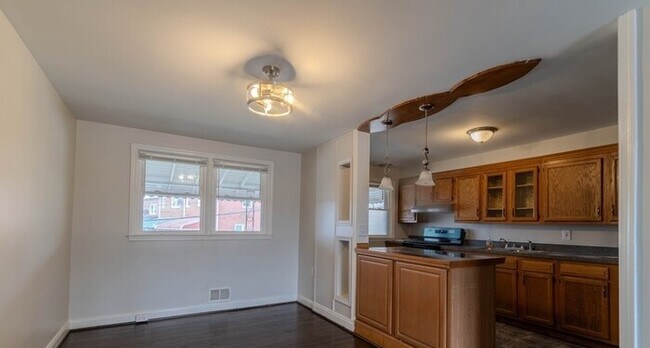 Building Photo - 3 Bedroom Home 21206