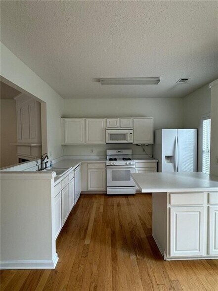Building Photo - 13102 Region Trace
