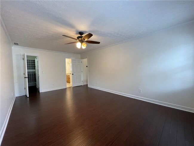 Building Photo - 3145 Queens Walk