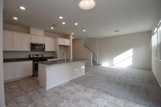 Building Photo - 3 Bed Home in Gated Elk Grove Community