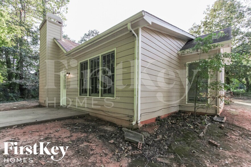 Building Photo - 594 Fortune Ridge Rd