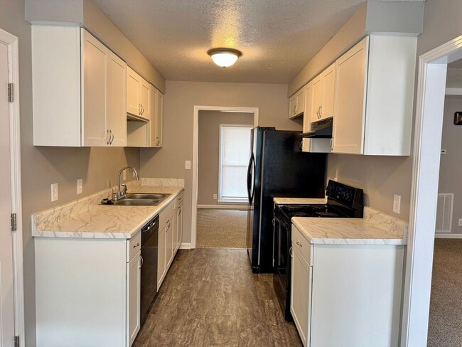 Building Photo - Charming 3-bedroom, 2-bathroom house with 1 Car Garage!