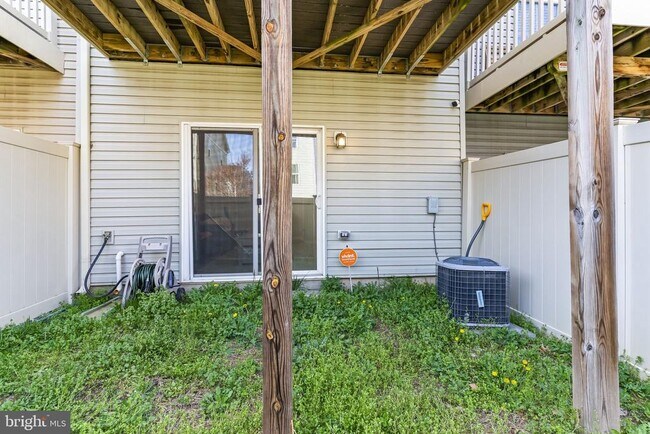 Building Photo - 7933 Trailview Xing