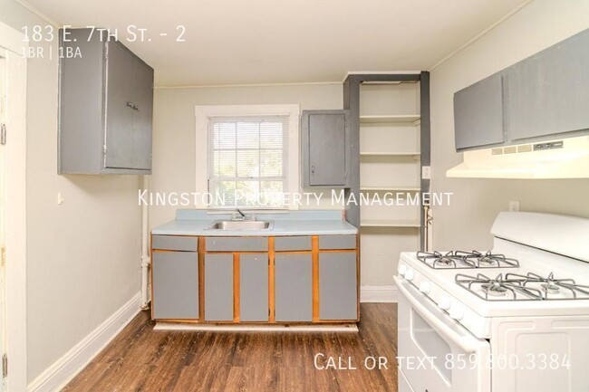 Building Photo - Adorable 1 bedroom Now Available !!! 1/2 o...