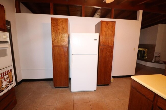 Building Photo - 3 Bedroom 2 Bathroom