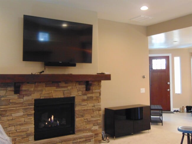 Building Photo - 1494 Varsity Dr