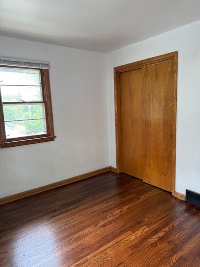 Building Photo - 2 bedroom townhouse twinplex