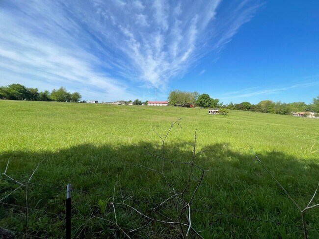 Building Photo - PRE-LEASING - Fully Furnished 6mo Short Term Rental in Ozark