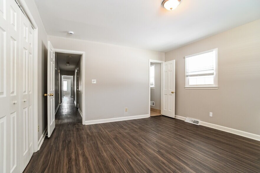 Building Photo - 717 Goose Creek Dr