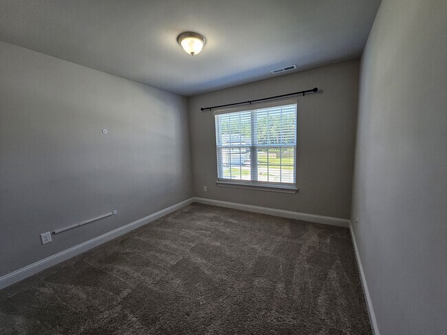 Building Photo - 214 Gracyns Dr
