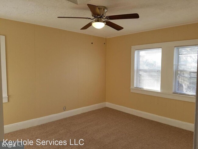 Building Photo - 3 br, 1 bath House - 1 N. Ellamont Street