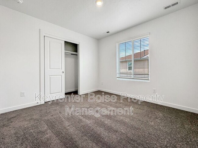 Building Photo - 4212 W Cirrus Ln