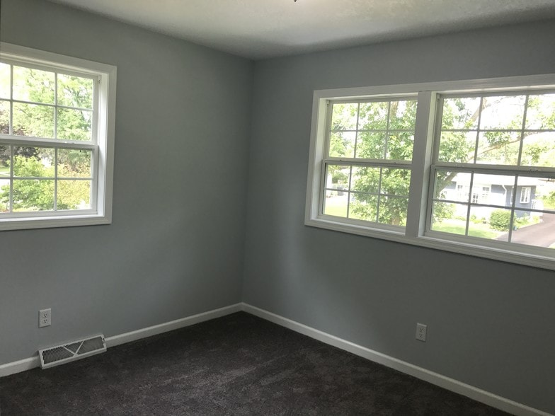 Building Photo - 7918 9th St W