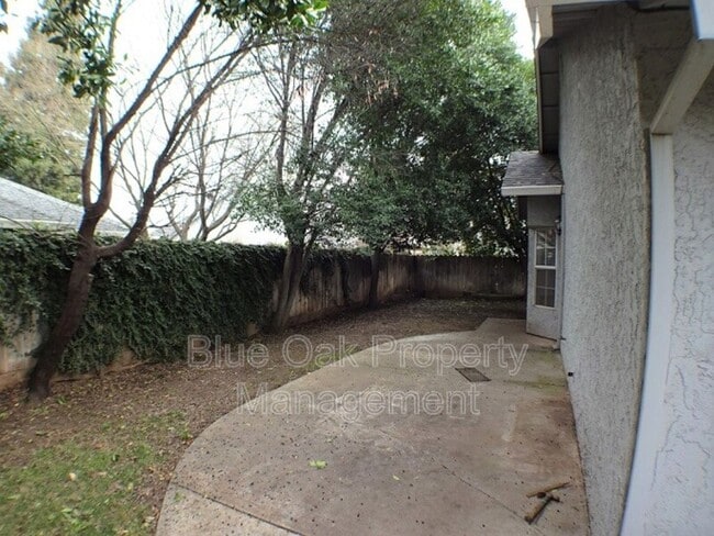 Building Photo - 1609 W 8th Ave