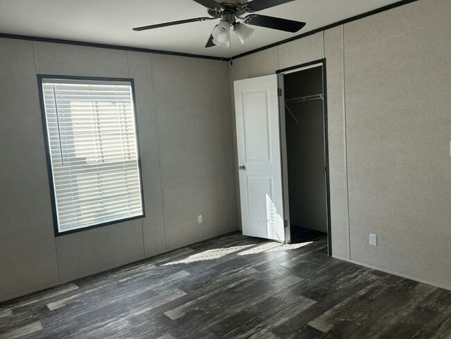 Building Photo - 14261 Isoba Ct