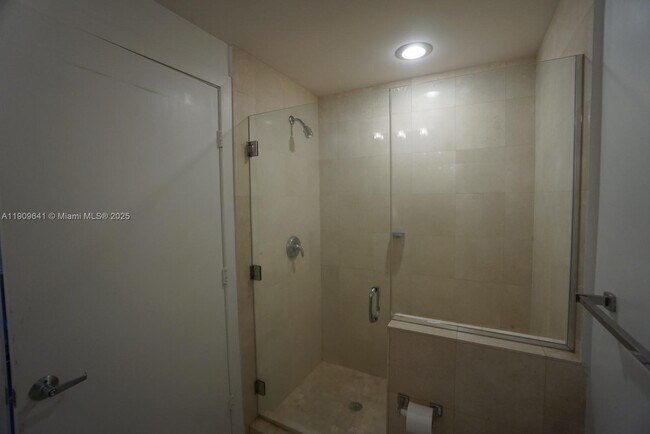 Building Photo - 1060 Brickell Ave