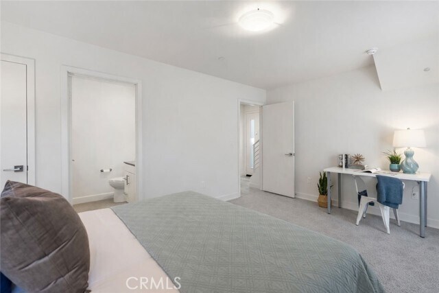 Building Photo - 2700 E Chaucer St