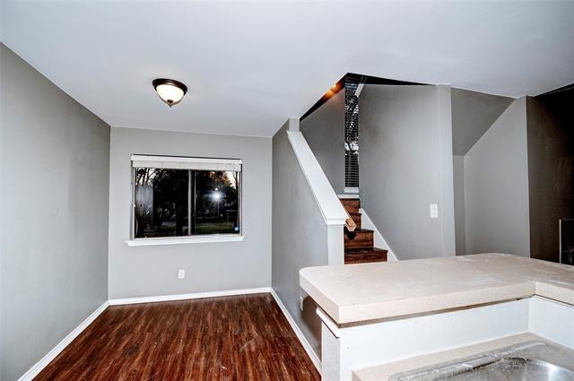 Building Photo - 9831 Walnut St