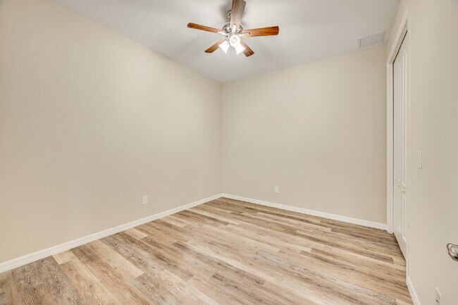 Building Photo - Beautiful 3/2 in desirable Stoneridge!