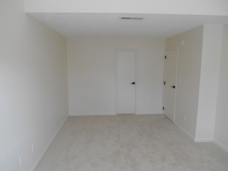Building Photo - 3700 Golf Colony Ln