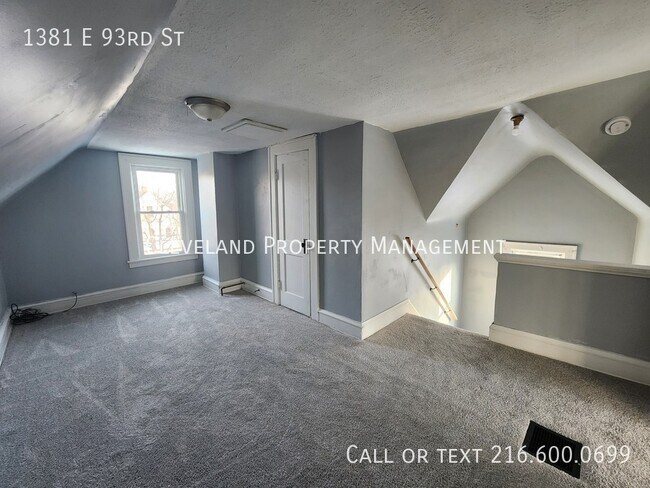 Building Photo - 1381 E 93rd St