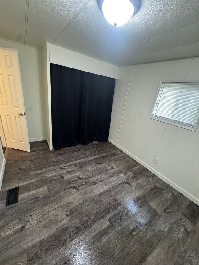 Building Photo - 2 BEDROOM 1 BATH MOBILE HOME FOR RENT