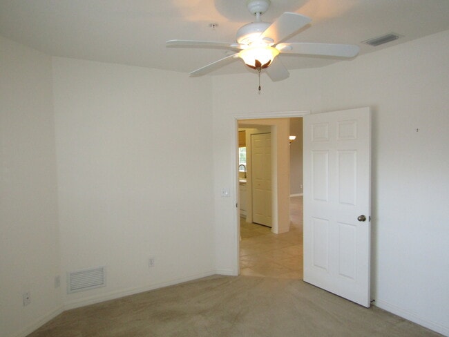 Building Photo - 868 Saranac Lake Dr