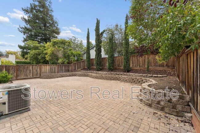 Building Photo - 2406 Talavera Dr