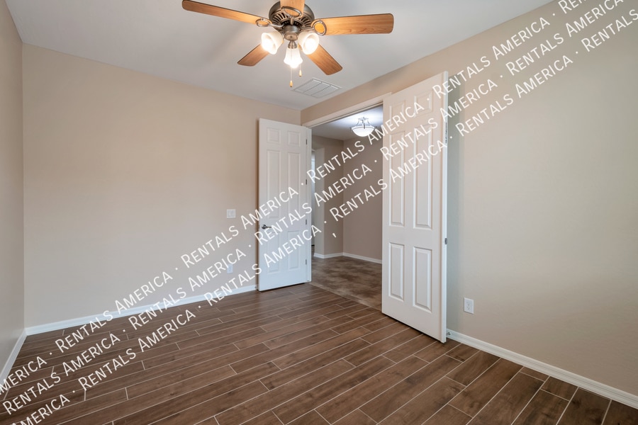 Building Photo - 267 E Kaibab Dr