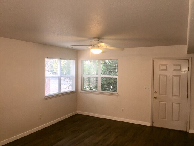 Building Photo - Nichols 1256- 1258