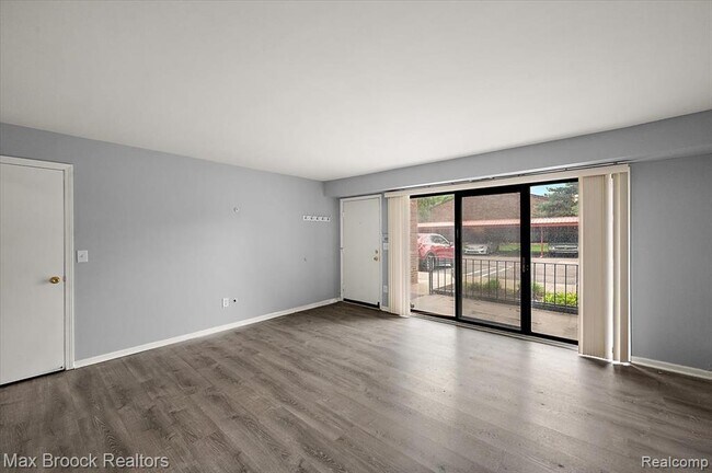 Building Photo - 23673 Village-House Dr S