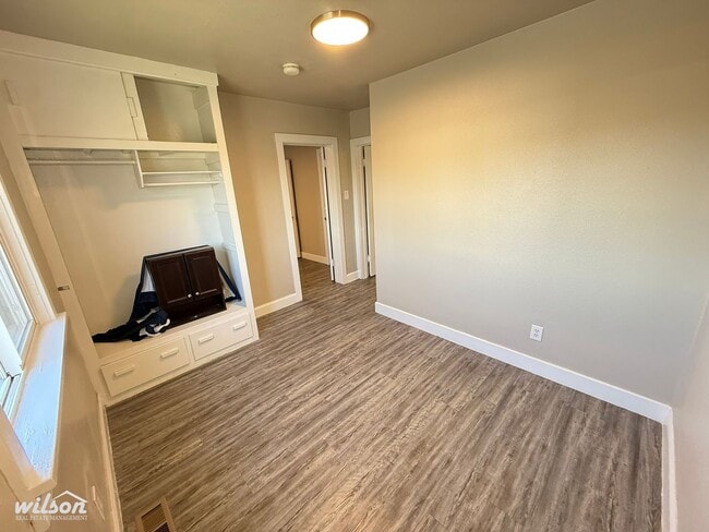 Building Photo - Move-In Ready 3-Bedroom with Fresh Finishes & Basement Space